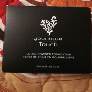 Yo unique loose powder foundation